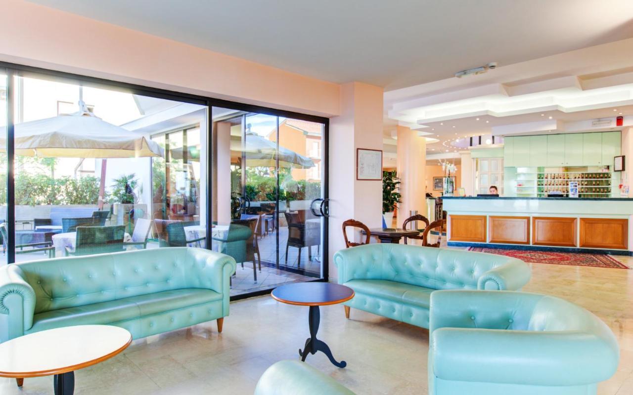 Hotel Royal-spiaggia