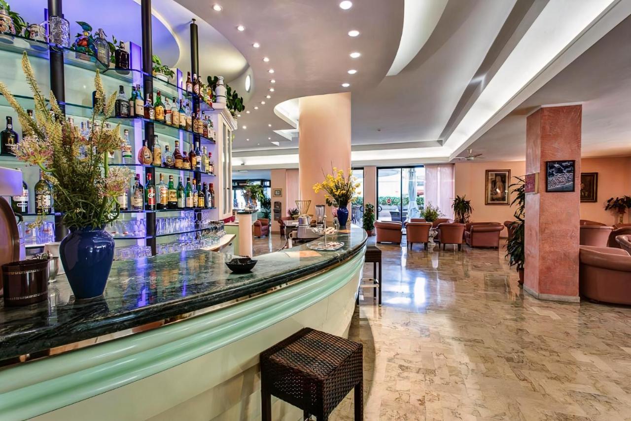 Hotel Royal-spiaggia